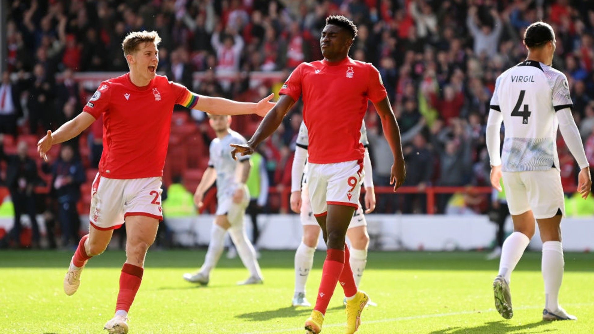 場冒險的奔 場冒險的奔